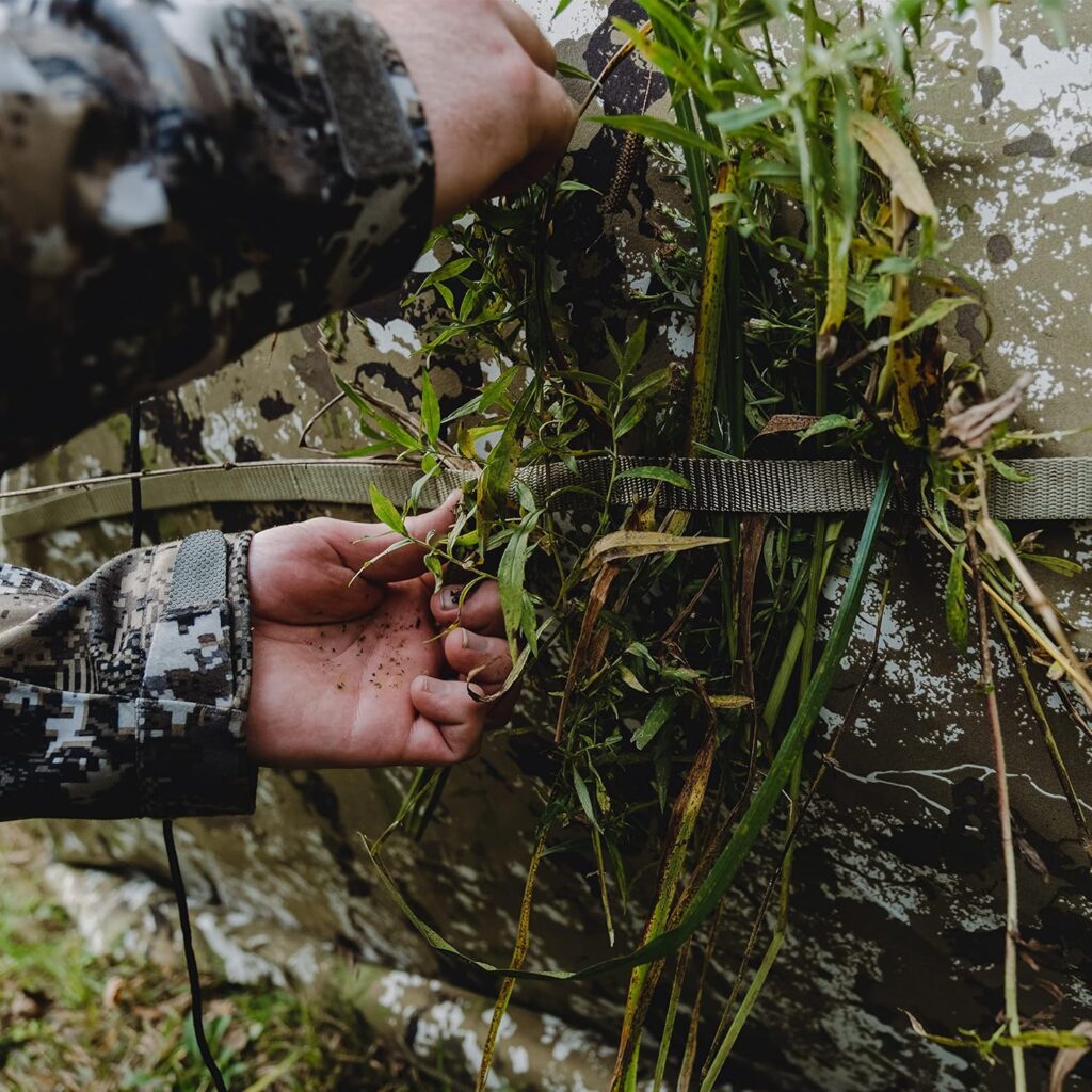 Barronett Blinds Portable Hunting Hub Blind, Durable, 1-Way Fabric, See-Through Blind, Crater Thrive